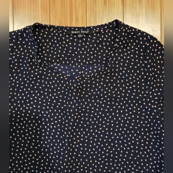 NWOT Sweet Rain Patterned Top - Picture 5 of 7